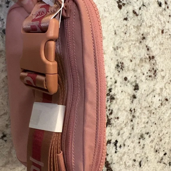 Lululemon LIMITED Everywhere Belt Bag 1LColour Deco Pink/Magenta Smoke/Pink